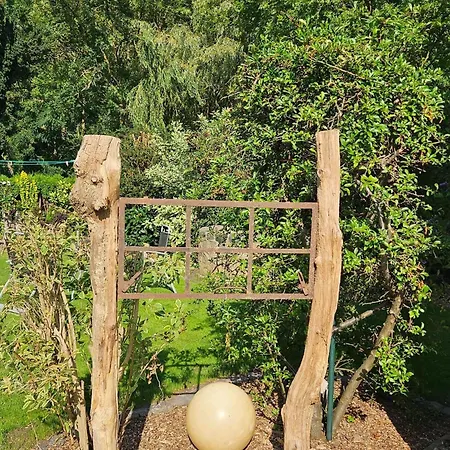 Prázdninový dům Modernes Mit Garten In *